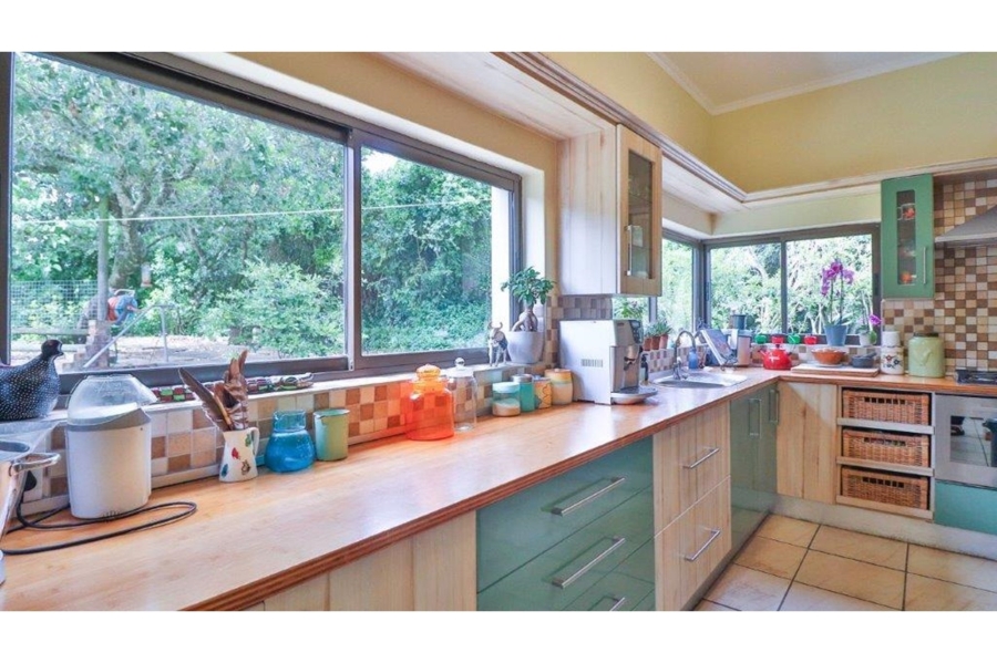 6 Bedroom Property for Sale in Lovemore Park Eastern Cape